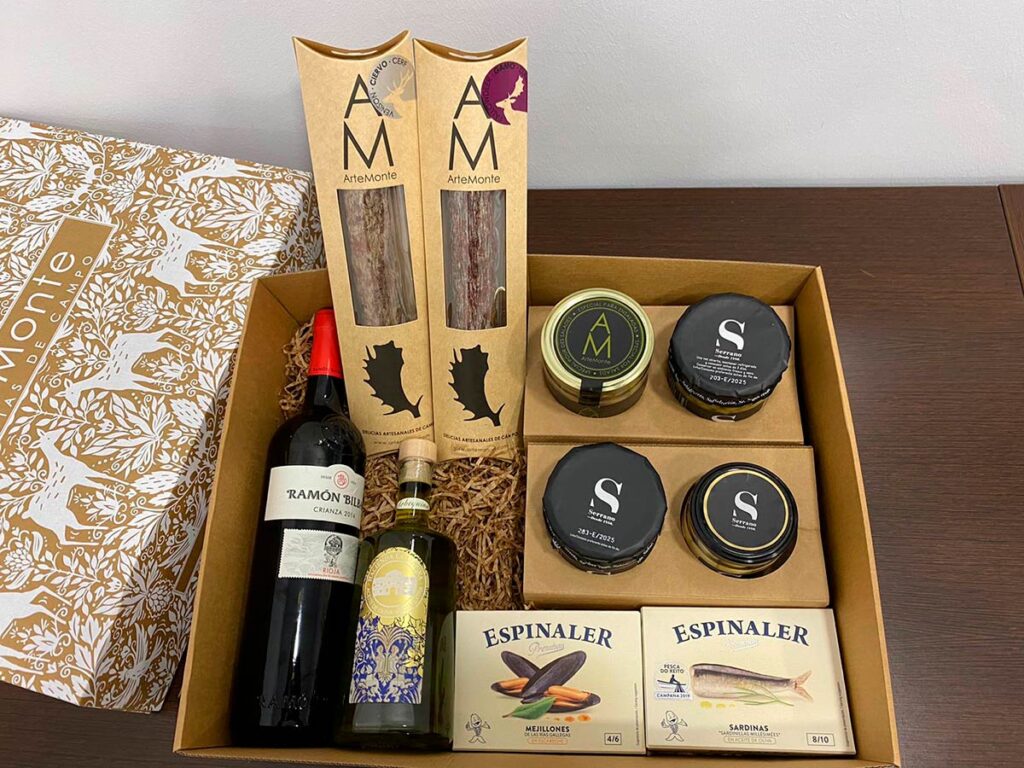 Cestas De Navidad Lote 4 Surtido Gourmet Con Vino 1.jpg